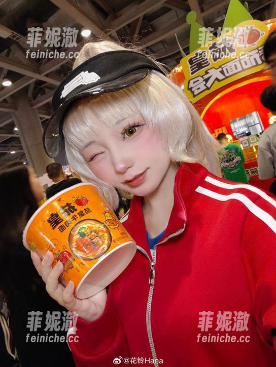 花铃Hana的内衣写真，融合cos玩法的大胆尝试合集尽在眼前