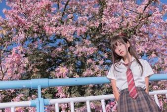 告别夏天的尾巴，萌芽儿o0的最新写真作品更新让人感叹，什么时候才能再见？