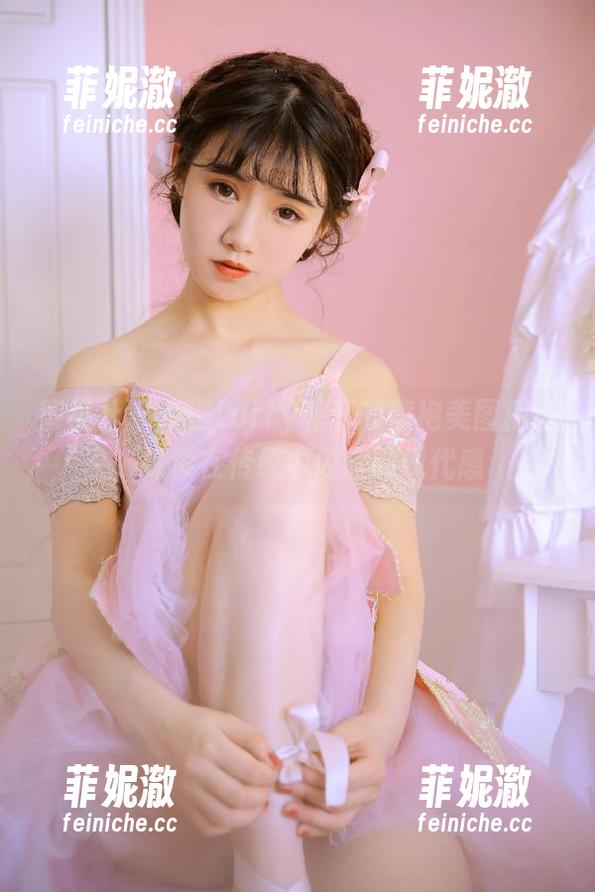 蜜桃社 - 走进Luffy菲菲的旗袍美图精选，探索在传统中闪耀的现代感