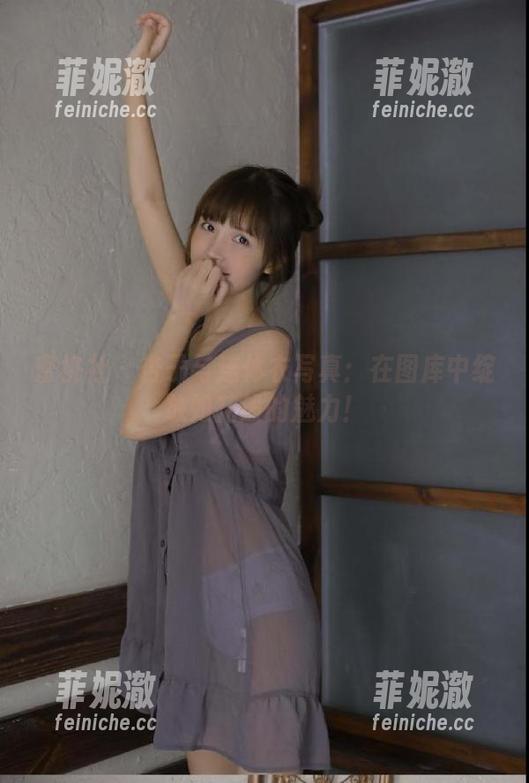 蜜桃社 - 杏子与连体衣写真：在图库中绽放如花般的魅力！