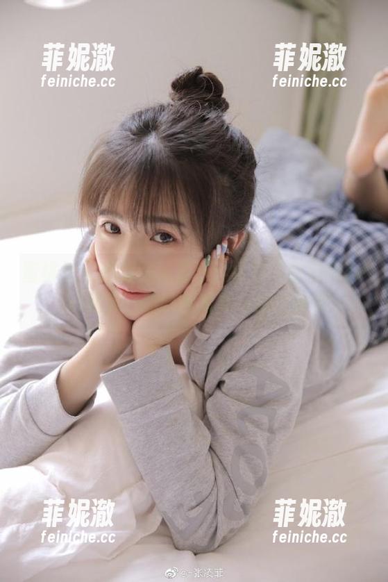 蜜桃社 - 高清图库精选：纵享“萌美Moemi夏天”的唯美写真与绝佳视角