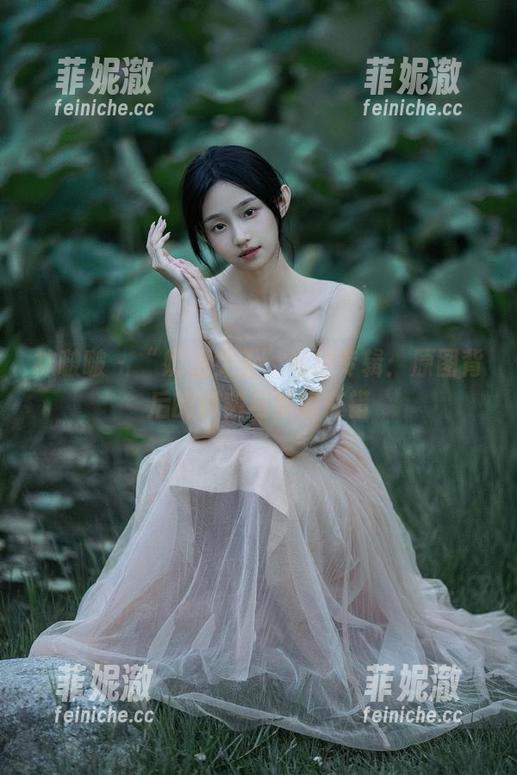袜啵啵 - “奶油女王”私拍专辑：原图背后的真实与梦幻交错