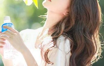 语画界 – 探索小海臀Rena校园写真，超多免费资源等你来领取！