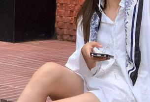 语画界 – 专属小热巴的制服写真作品合集，带你走进她的时尚与创意世界