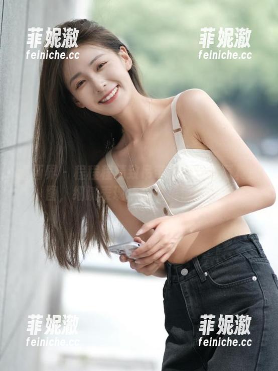 语画界-程程程 语画界 - 程程程精致吊带朦胧丝袜写真原图,细腻表现精美合集值得收藏