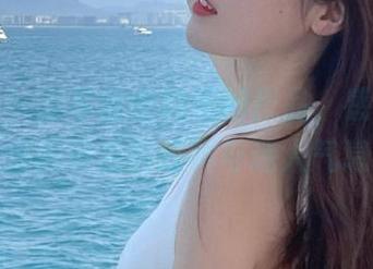 轰趴猫 – 分享曲曲的美脚作品，感受每一幅美图背后的故事与迷人气息。