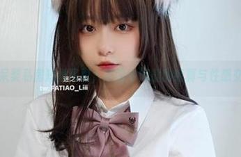 迷之呆梨私房短裙写真，原图中闪耀的纯真与性感交织！