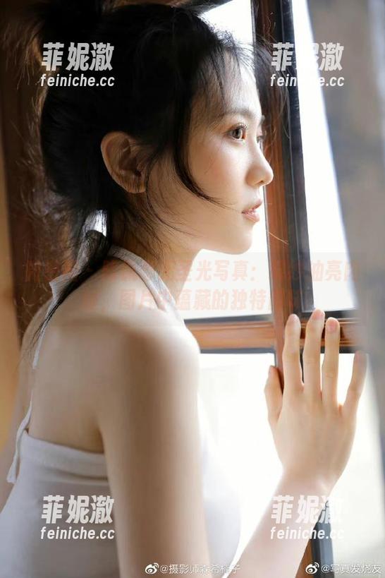 陈佩奇 微密圈 - 陈佩奇无圣光写真:绿纱油亮肉丝,图片中蕴藏的独特韵味