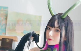 最新雯妹不讲道理制服写真合集，满载着青春气息与无限可能的梦幻之旅！