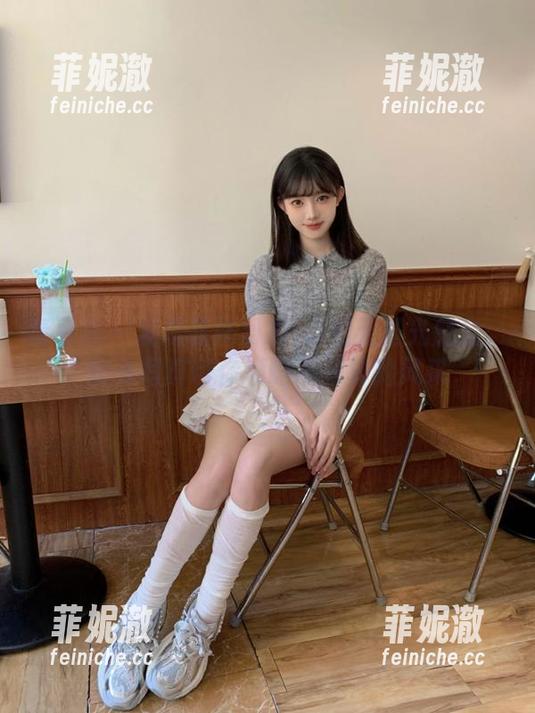 青豆客 - 发现战姝羽Zina的无圣光魅力：秘书写真带你领略不一样的风采
