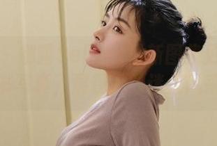 魅妍社 – 娜露Selena最新图集更新中：秘书写真，展现她的迷人风采！