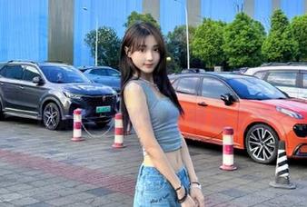 魅妍社 – 鲍妮boonie的私拍写真，带你走进她作为秘书的神秘生活